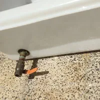 وان پلاستیکی همراه با شیر|ماشین‌آلات صنعتی|فولادشهر, A2|دیوار