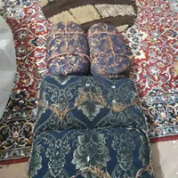 چهار عدد پشتی و یه  عدد گیلم فرش