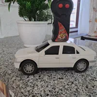 ماشین کنترلی با باطری ساعت کار میکند