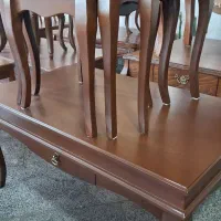 به یک رنگکار چوب جهت کار در رنگ کاری نیاز مندی