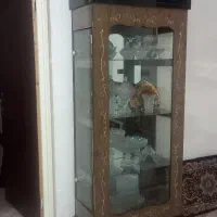 کمد و زیر تلوزیون