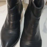 دو جفت نیم بوت زنانه سایز 39 و 40 در حد نو واقعی