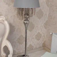آباژور ایستاده