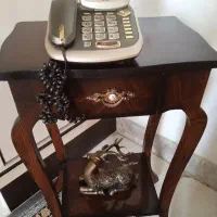 گوشی و میز تلفن در حدنو باهم