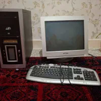 یک عدد کامپیوتر به فروش می رسد