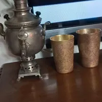 سماور مینیاتوری زغالی با ۲ لیوان قدیمی