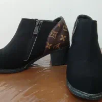 کفش سایز ۳۷