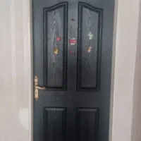 درب اتاق با پنجره