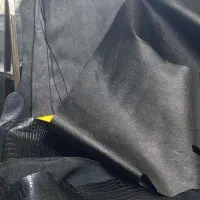 نیروی دائم وسط کار خانوم در تولیدی کیف چرم