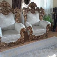 مبل سلطنتی ۹ نفره همراه بامیز وسط و دو عسلی مثل نو|مبلمان خانگی و میز عسلی|کتالم و سادات شهر, |دیوار