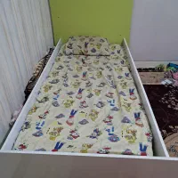 تخت کودک با تشک|تخت و صندلی بچه|شیراز, میانرود|دیوار