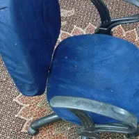 یک عدد صندلی