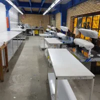 بسته بند.وسط کار.کارگر ساده