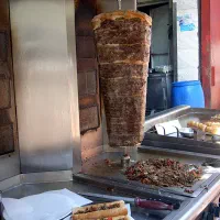 جذب نیرو یک آشپز رستوران ایرانی و یک شاورما زن‌