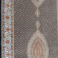 یک تخت فرش
