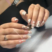 کاشت ناخن۳۹۰ ولیفت مژه وابرو۳۰۰