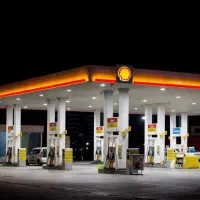 پمپ بنزین و مجتمع خدماتی رفاهی