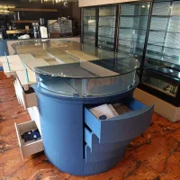 ویترین و میز و صندلی|کافی‌شاپ و رستوران|رشت, کاکتوس|دیوار