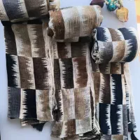 تعدادی شال و روسری لباس زیر و لباس