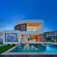 اپارتمان-سه-خواب-220-متری-حیاط-اختصاصی-بالکن