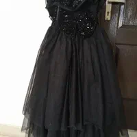 یک پیراهن مجلسی دخترانه