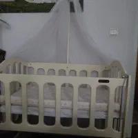 تخت  کنار مادر|تخت و صندلی بچه|همدان, |دیوار