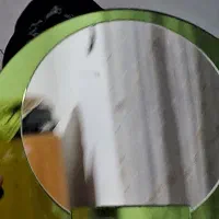 یک عدد آینه دیواری براسالن