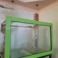 آکواریم آب شور با سنگ مرجان دریایی