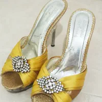 کفش زنانه پاشنه‌بلند مجلسی