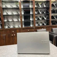 ایسوس با صفحه نمایش oled