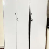 کمد سه‌درب ملامینه شیک و جادار با دستگیره فلزی