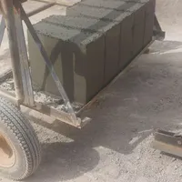 کارگر ساختمانی و بلوکه