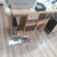 میز تحریر و کامپیوتر