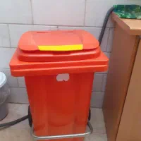 سطل زباله پدال دار