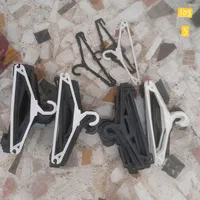 یک مجموعه متنوع از چوبکار (چوب لباسی) کارکرده|بندرخت و رخت‌آویز|رشت, گلسار|دیوار