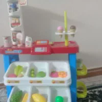 سوپر با سبد خرید  و کارتن