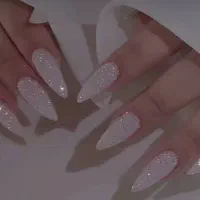 خدمات زیبایی کاشت ناخن