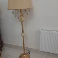 یکعدد آباژور کنار سالنی نو تر وتمیز به رنک طلایی|چراغ خواب و آباژور|میاندوآب, |دیوار