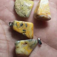 مدال آویزهای سنگ طبیعی طرح دفرمه خاص و کمیاب|جواهرات|ارومیه, |دیوار