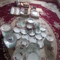 تعدادزیادی ظروف آشپزخانه