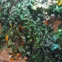 گل و آویز مصنوعی با گلدان‌های رومی خاص