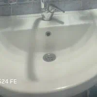 دوعدد روشویی همراه باآینه