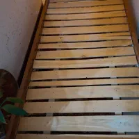 تخت یکنفره چوبی