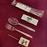 پک قاشق و چنگال . سماخ. نمک . فلفل . رستورانی
