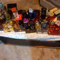 تعدادی عطر و ادکلن به بفروش می‌رسد|آرایشی، بهداشتی، درمانی|میناب, |دیوار