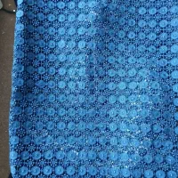 تعدادی پارچه که شامل چادری گیپوروساتن وشلواری