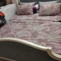 تخت دونفره تمیز