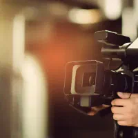 به یک فیلم بردار نیازمندیم