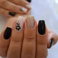 کاشت ناخن فقط 300تومن