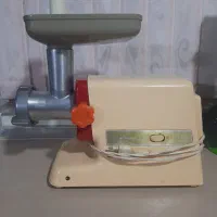 یک عدد چرخ گوشت ناسیونال ایرانی